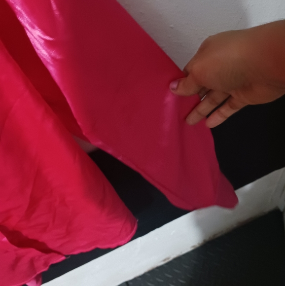 Women  hot pink silk collared buttoned long sleeve shirt - Picture 5 of 9